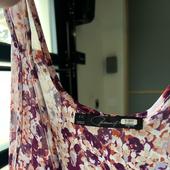 XS FLORAL TANK! - Picture 3 of 3